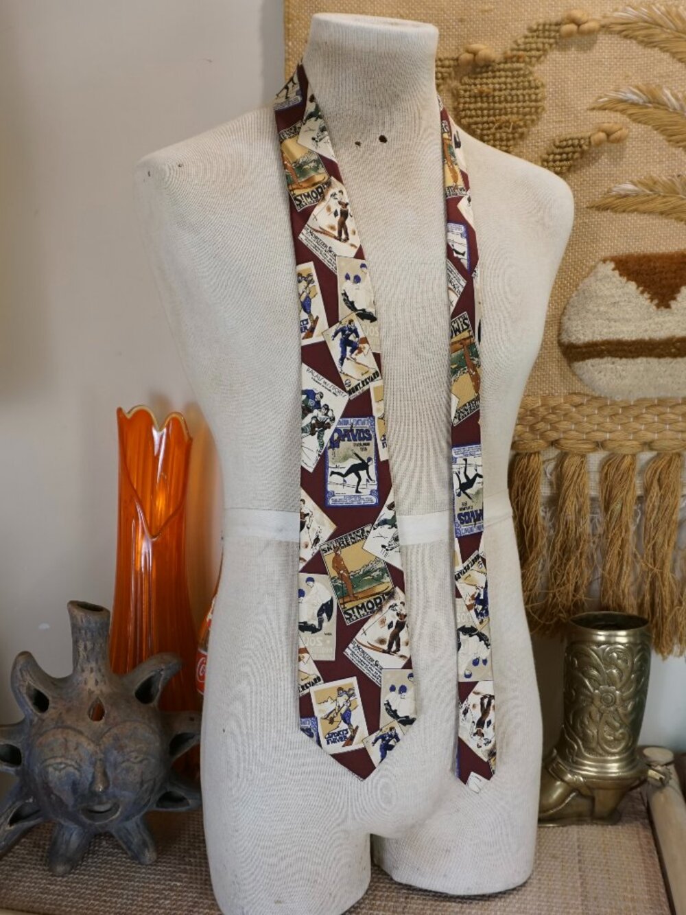 Vintage Harolds 100% silk ski motif travel neck tie